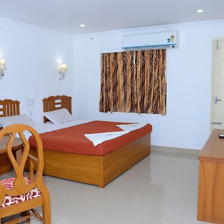 Princess Residency Hotel Nedumbassery Room photo